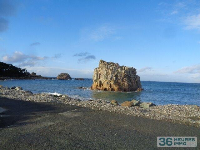 A DEUX PAS DE LA MER