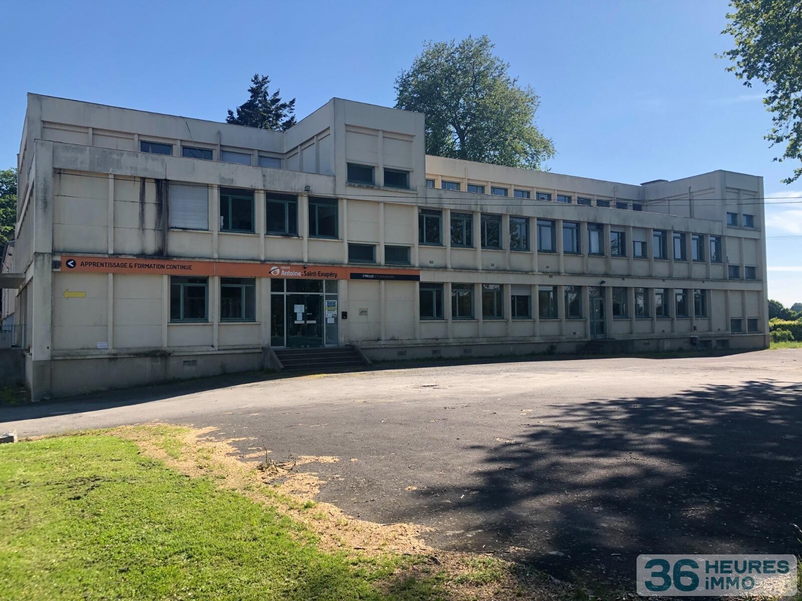 Bâtiment de plus de 1800 m²