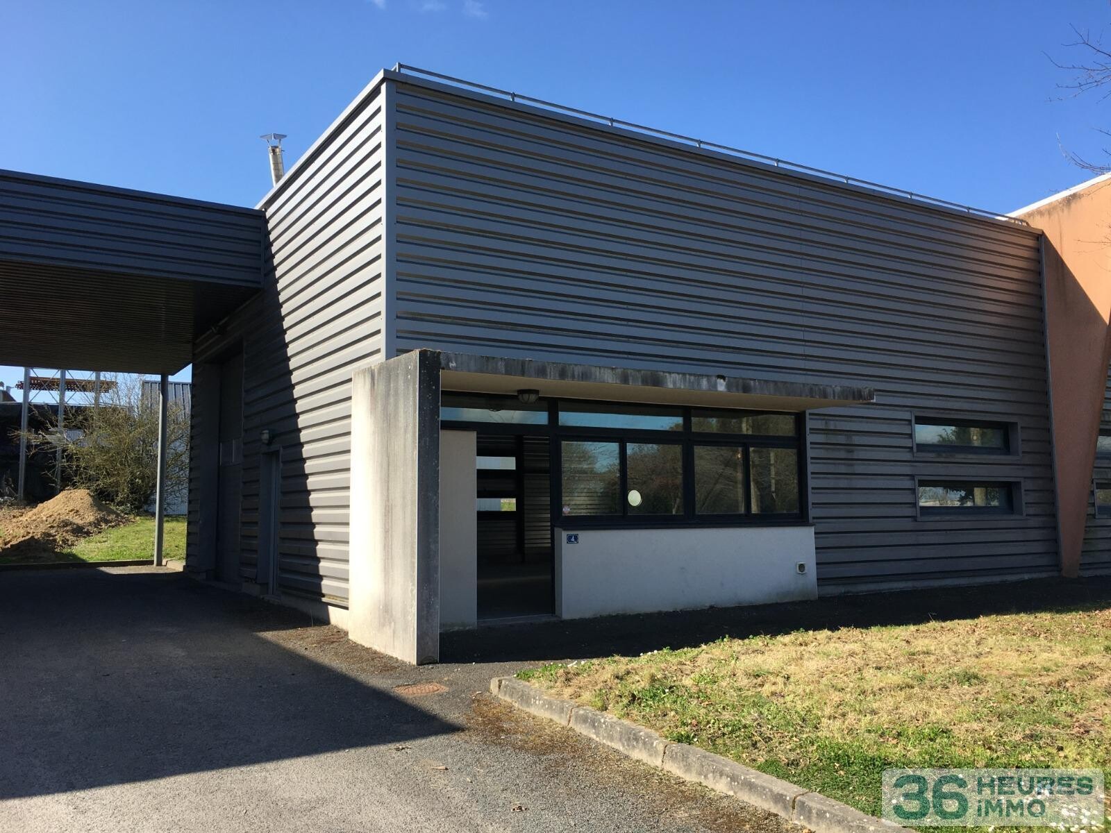 BATIMENT ARTISANAL  113 M² SUR 515 M² DE PARCELLE