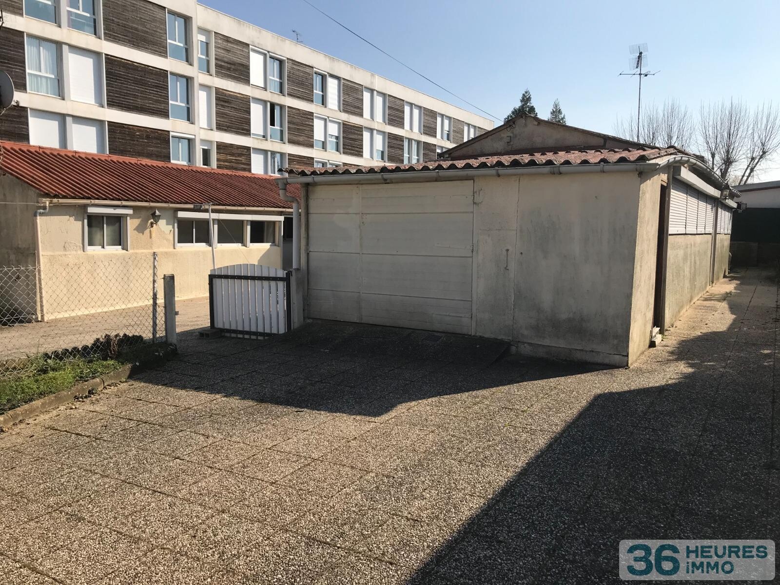 PLAIN PIED A RENOVER OU DEMOLIR POUR PARCELLE CONSTRUCTIBLE