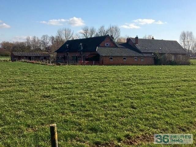 Ancien corps de ferme à rénover