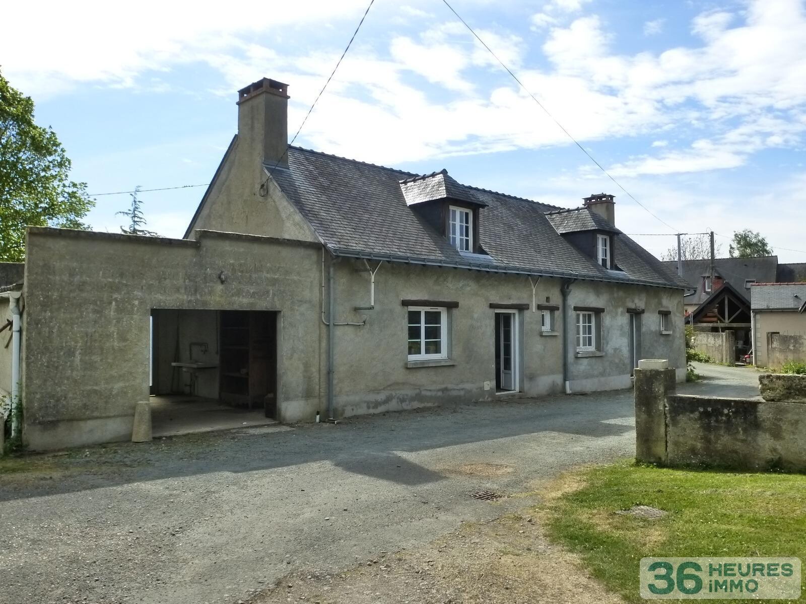 Maison ancienne à rénover entièrement +  terrain avec hangar