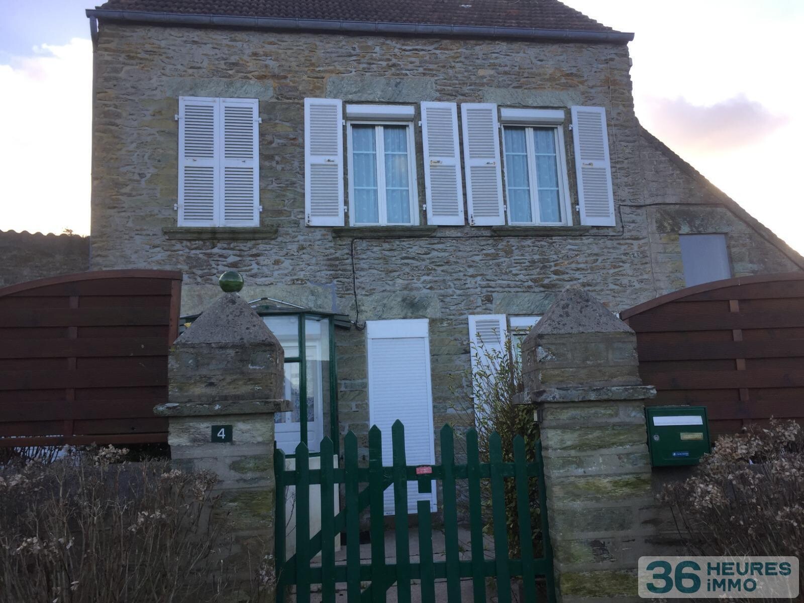 Maison en pierres à vendre à URVILLE NACQUEVILLE