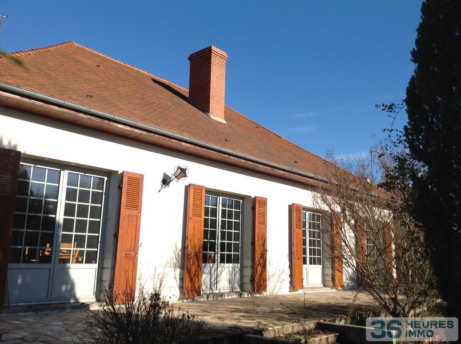 Pavillon sur sous-sol semi-enterré