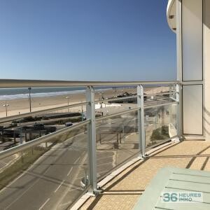 ST JEAN DE MONTS, face mer, appartement 2 chambres avec balcon, cave et stationnement !