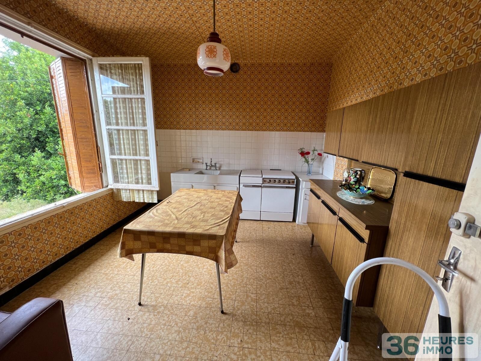 Ensemble de deux maisons sur un grand terrain arbore