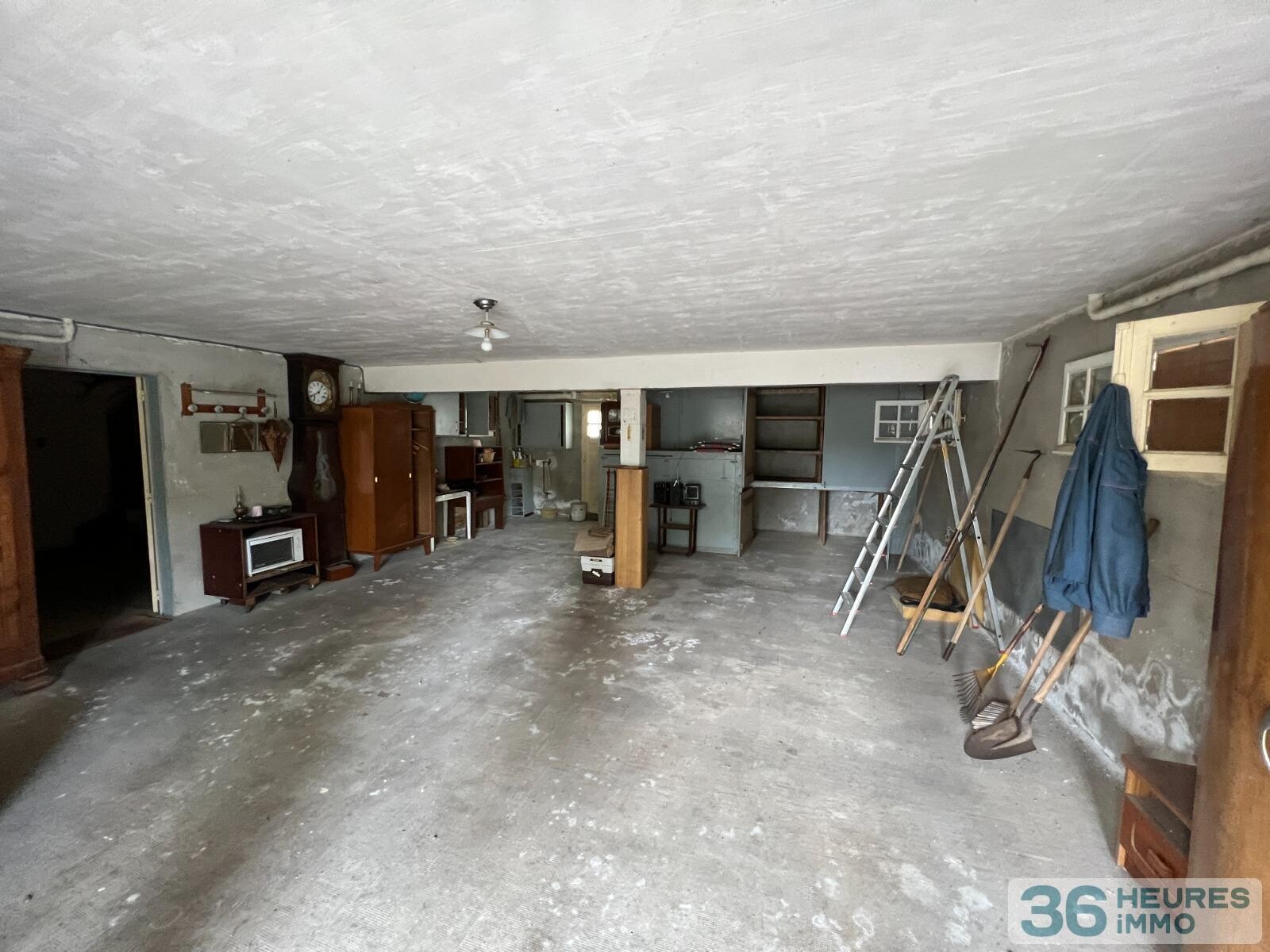 Ensemble de deux maisons sur un grand terrain arbore