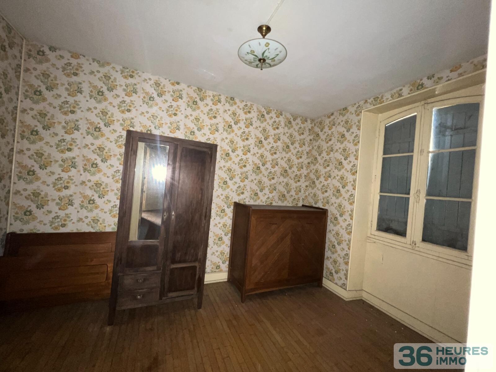 Ensemble de deux maisons sur un grand terrain arbore