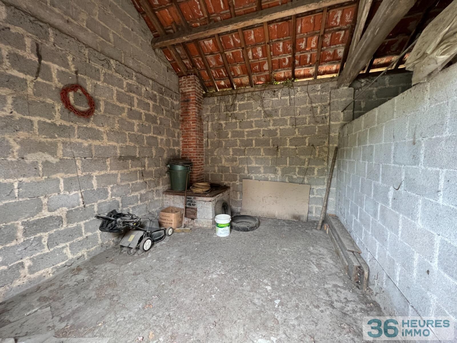 Ensemble de deux maisons sur un grand terrain arbore