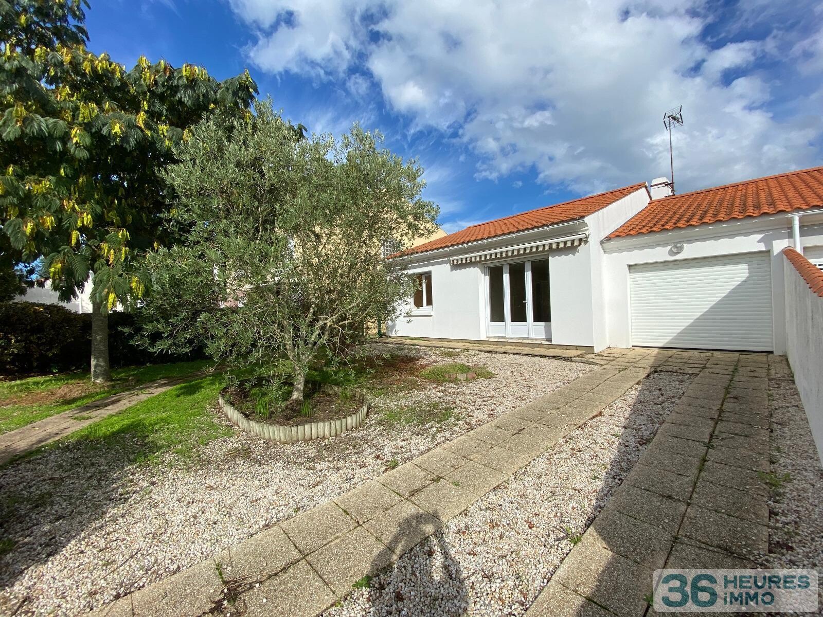 Soullans, proche centre, maison 2 chambres, garage, véranda sur terrain de 954m² !