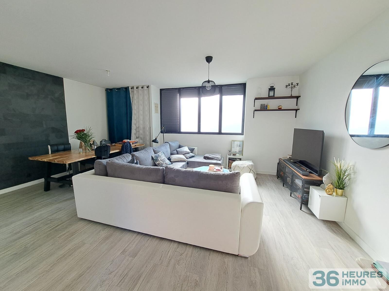 CENTRE BOURG - MAISON RENOVEE AVEC COUR ET PARKING 