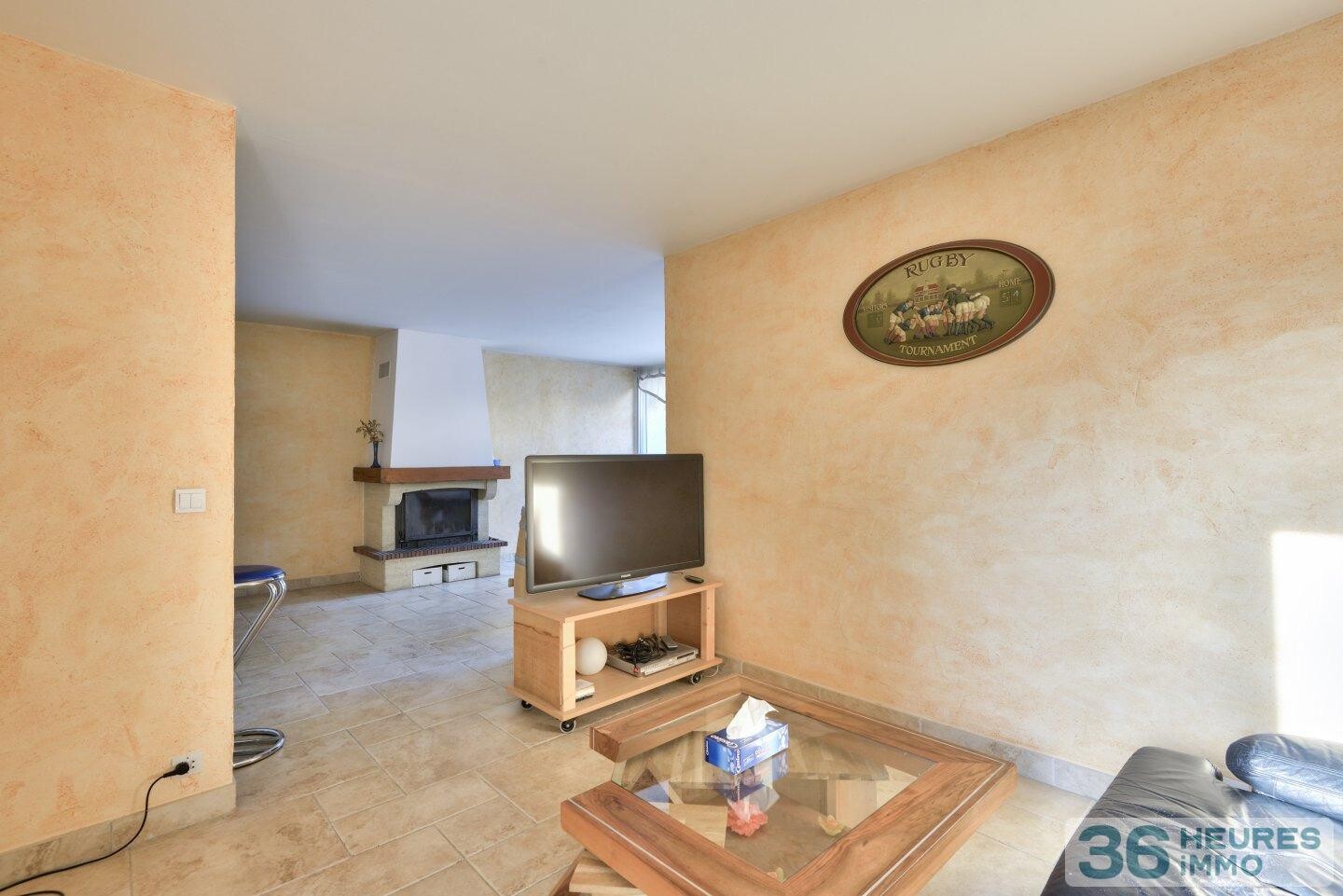 Maison avec jardin ensoleillé