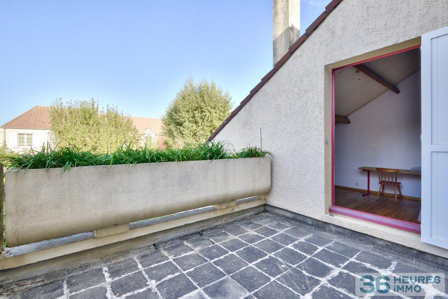 Maison avec jardin ensoleillé