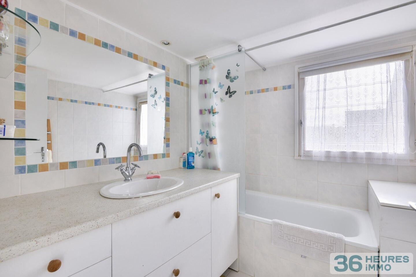 Maison avec jardin ensoleillé