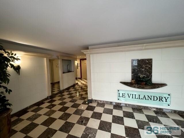 T5 rénové au 4eme et dernier étage, 3 terrasses, parking en sous-sol et cave