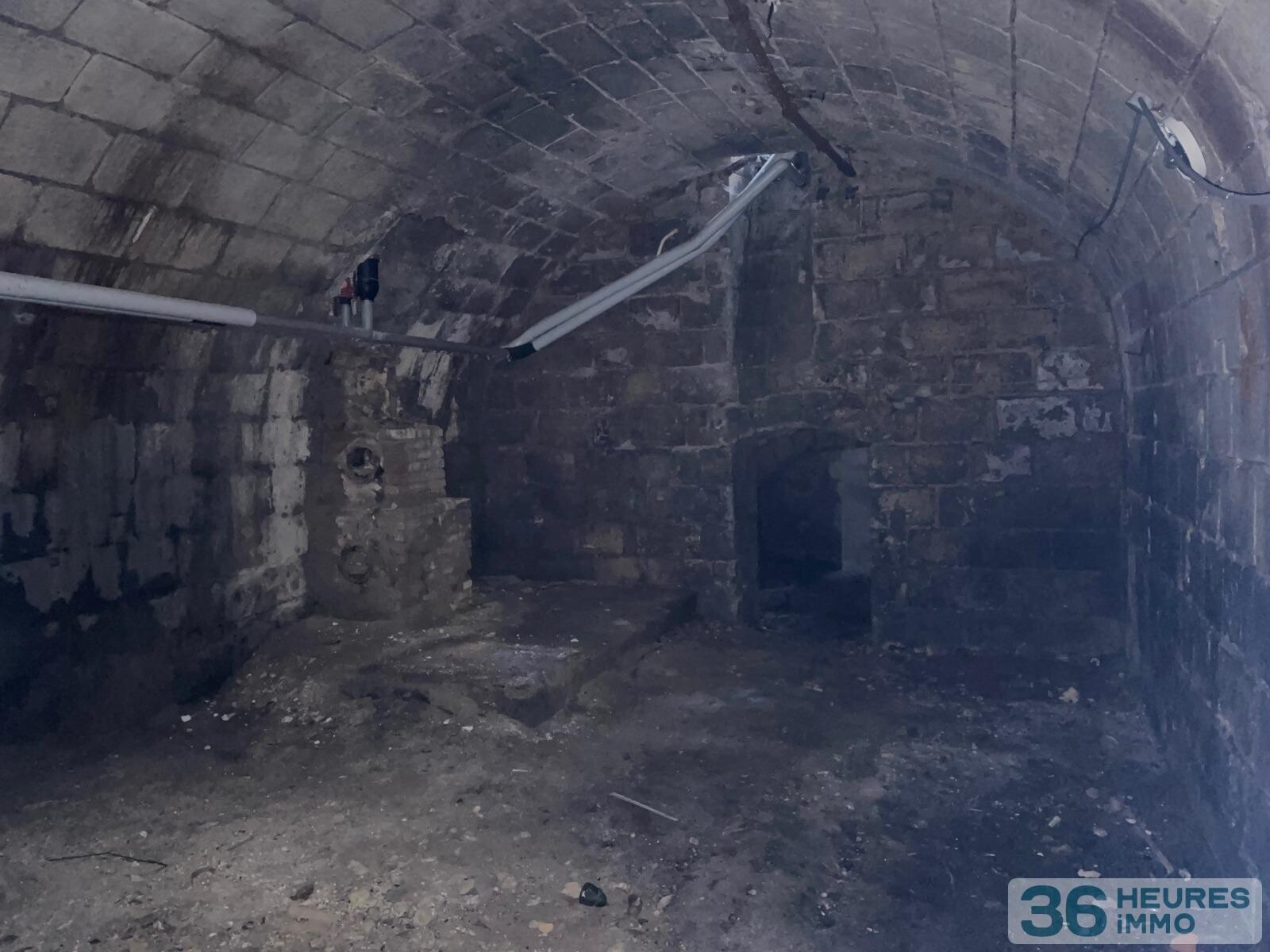 Maison/immeuble à aménager/diviser, place foire le roi