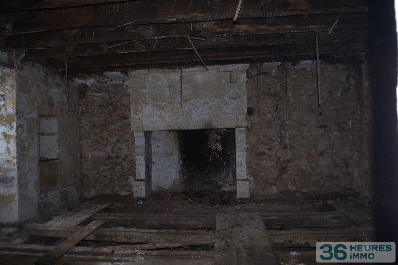 Ensemble immobilier - maison + grange + dépendances sur vaste terrain