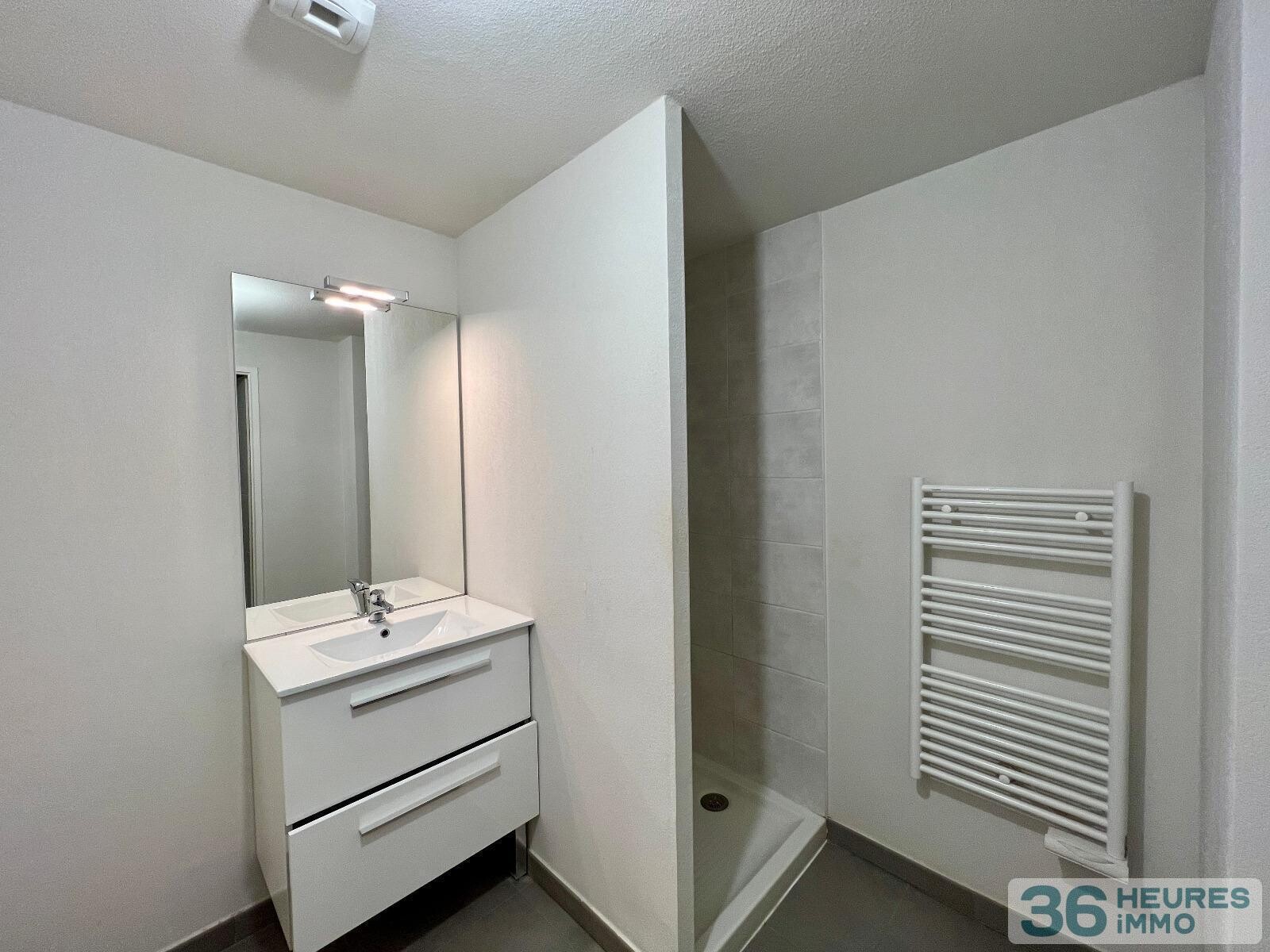 Appartement t2 avec terrasse de 24m2 et 2 parkings