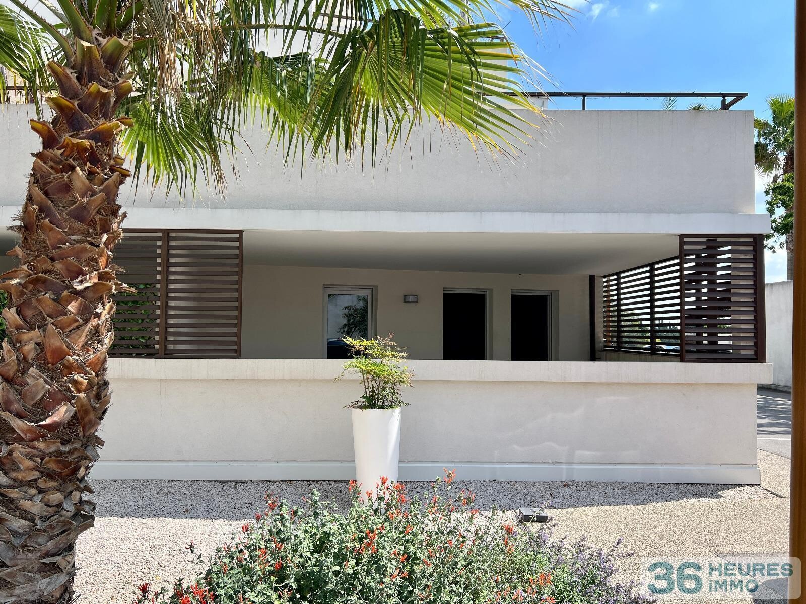 Appartement t2 avec terrasse de 24m2 et 2 parkings