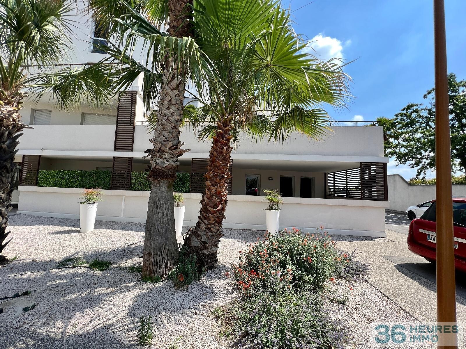 Appartement t2 avec terrasse de 24m2 et 2 parkings