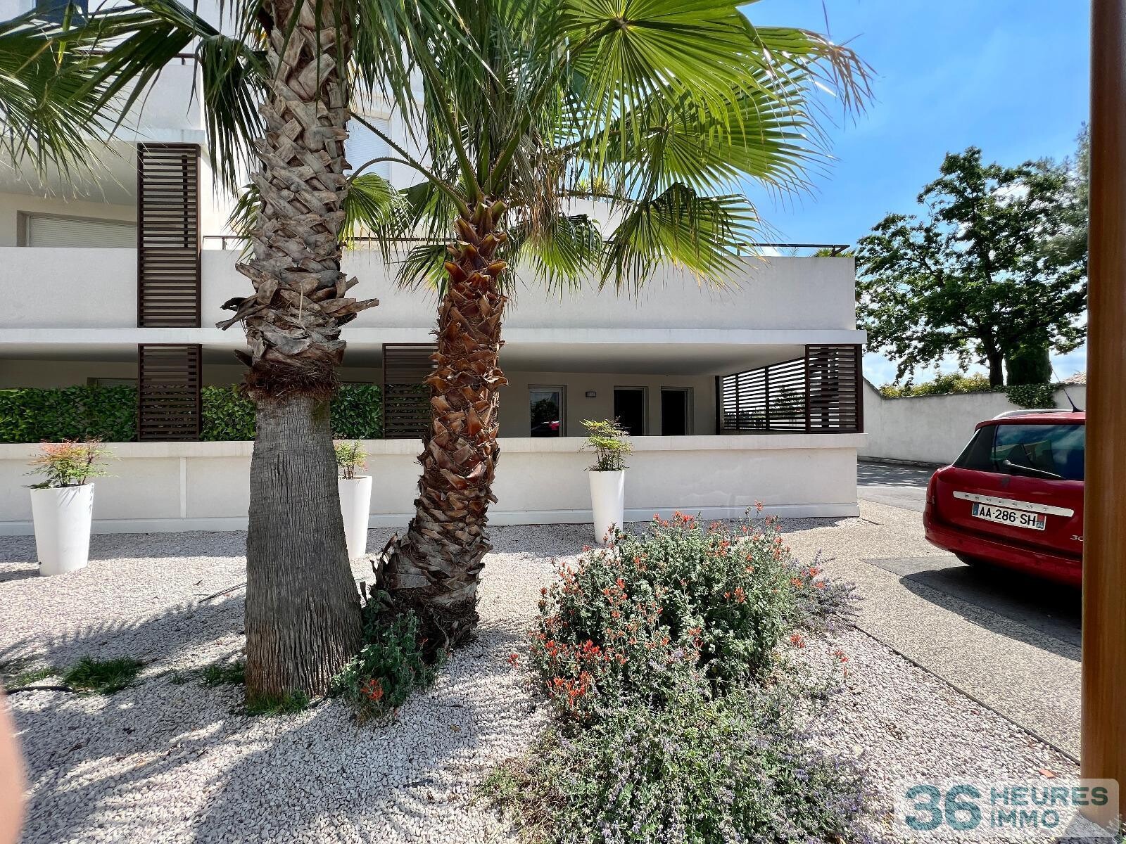 Appartement t2 avec terrasse de 24m2 et 2 parkings