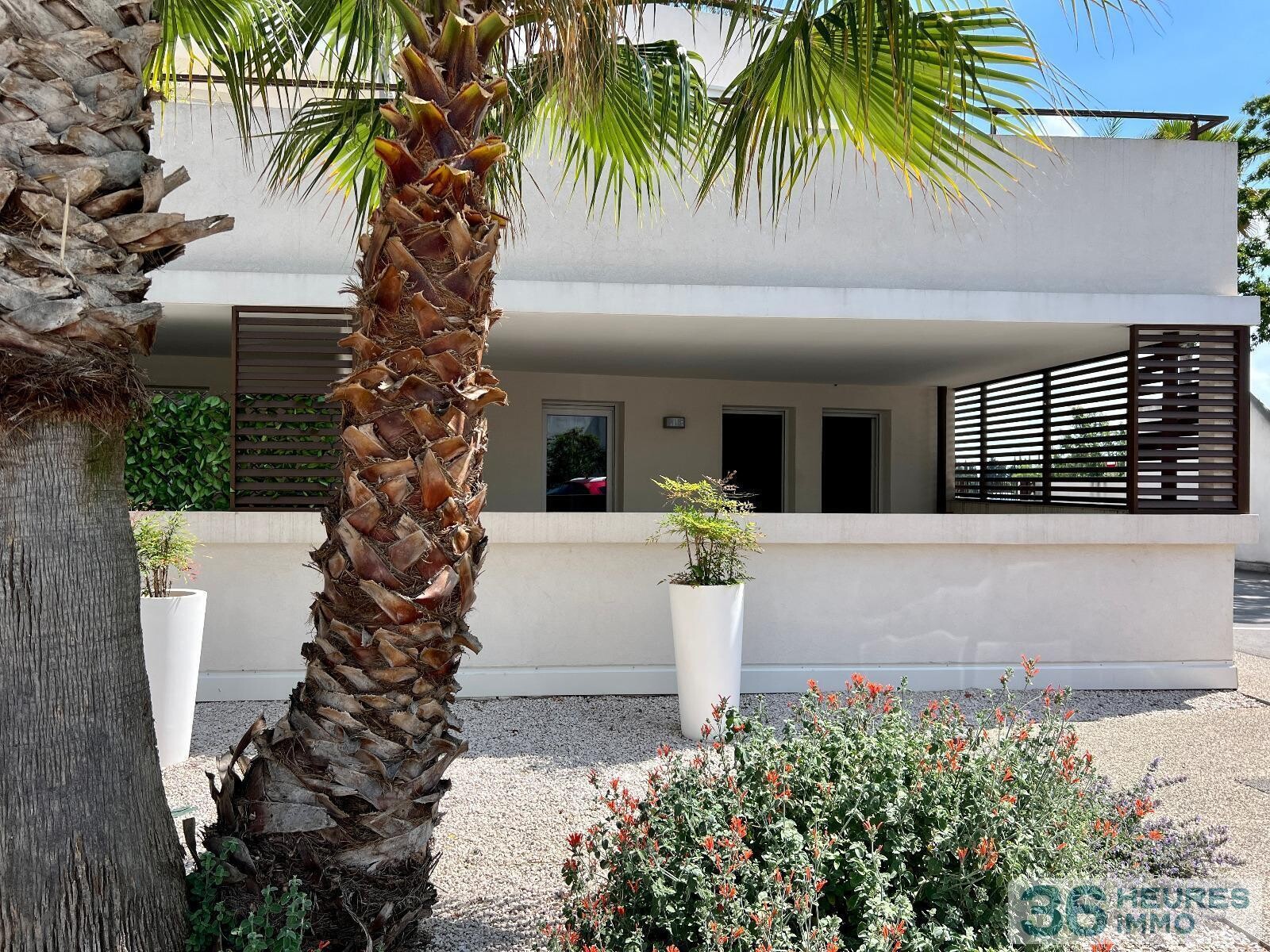 Appartement t2 avec terrasse de 24m2 et 2 parkings