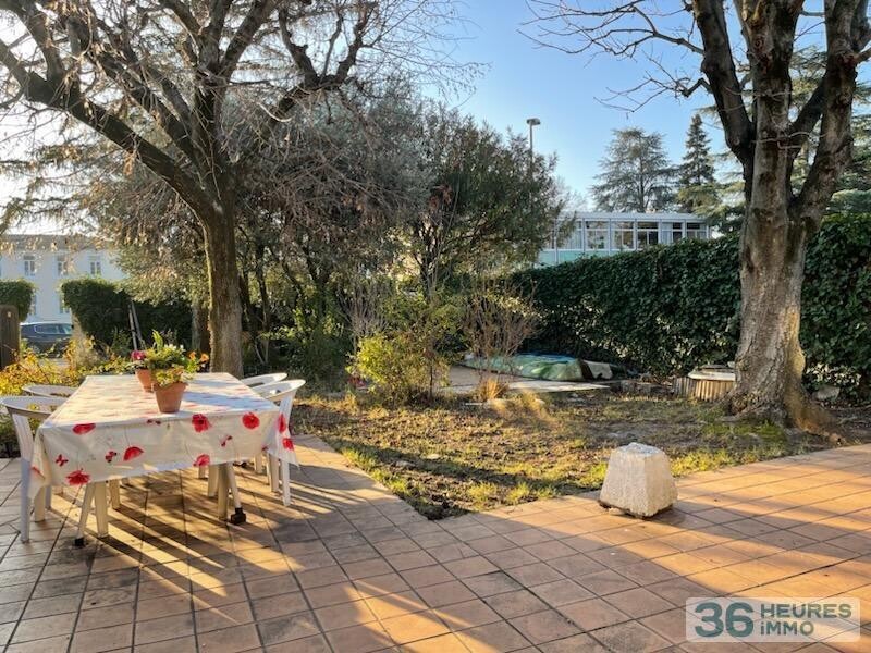 Maison avec jardin et garage