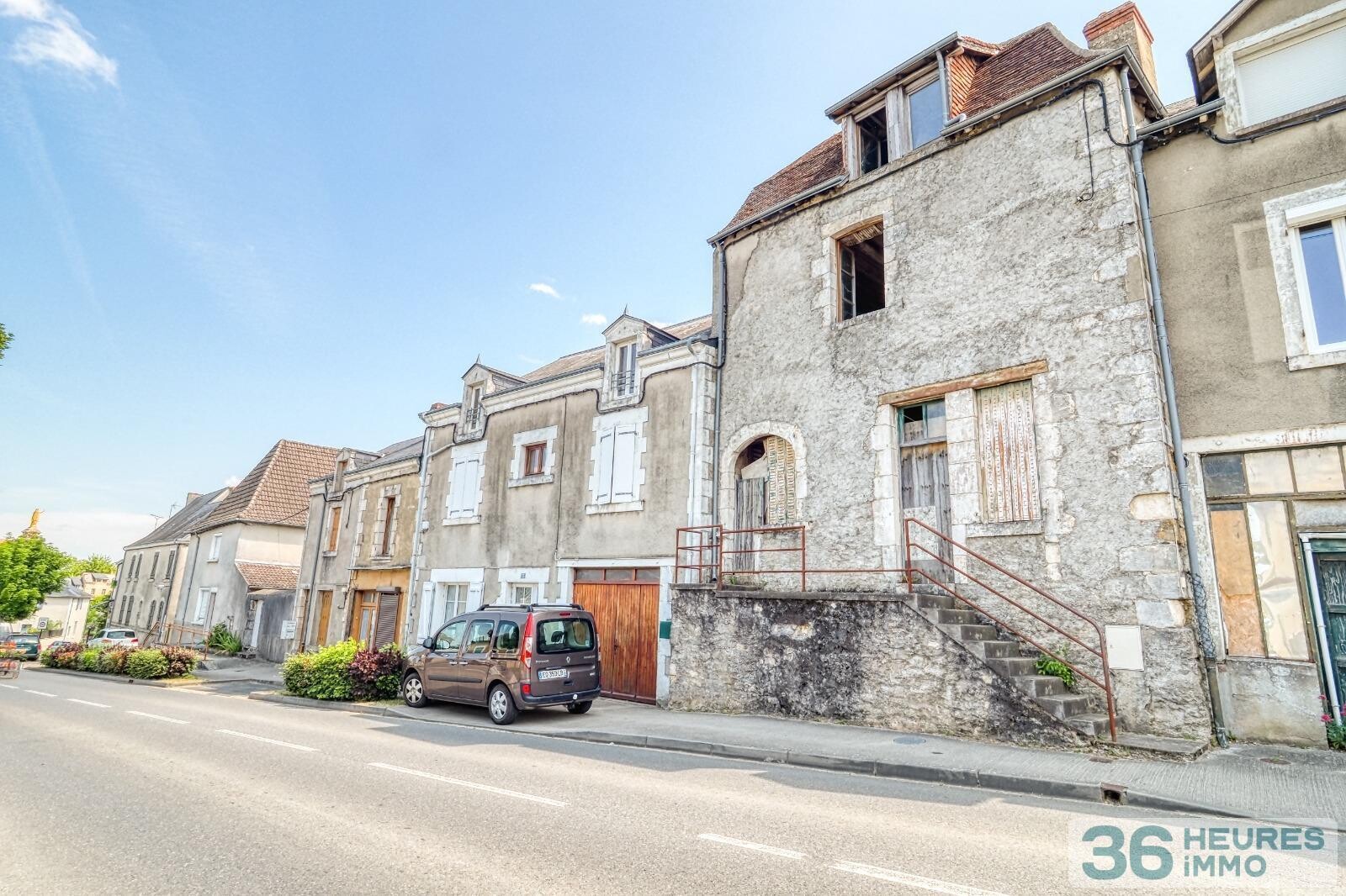 A vendre maison de ville à rénover entièrement.