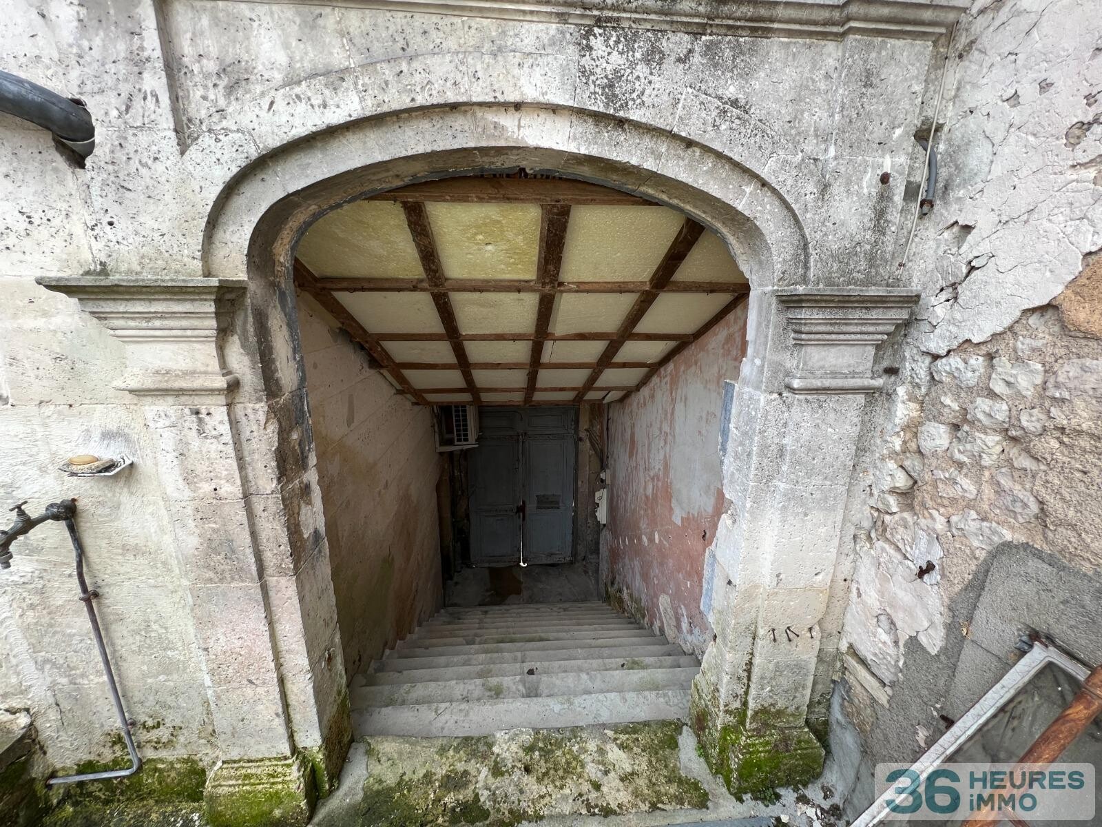 Immeubles en pierres avec appartement bon etat