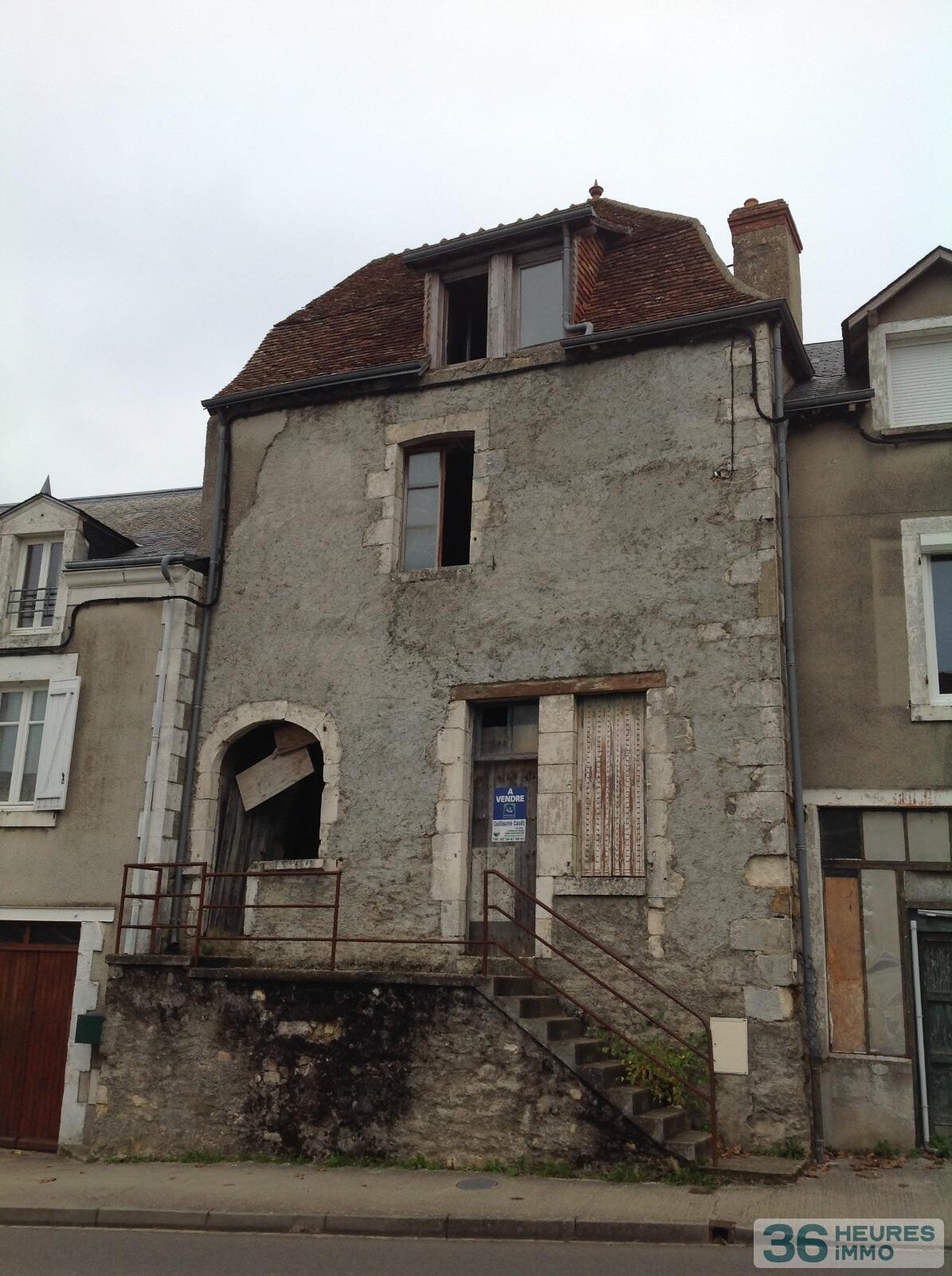 A vendre maison de ville à rénover entièrement.