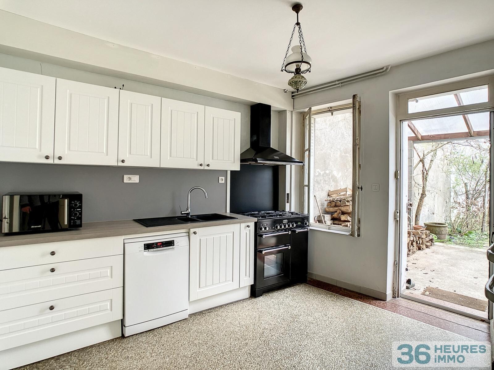 Charmante maison de ville avec grand jardin arboré à orléans