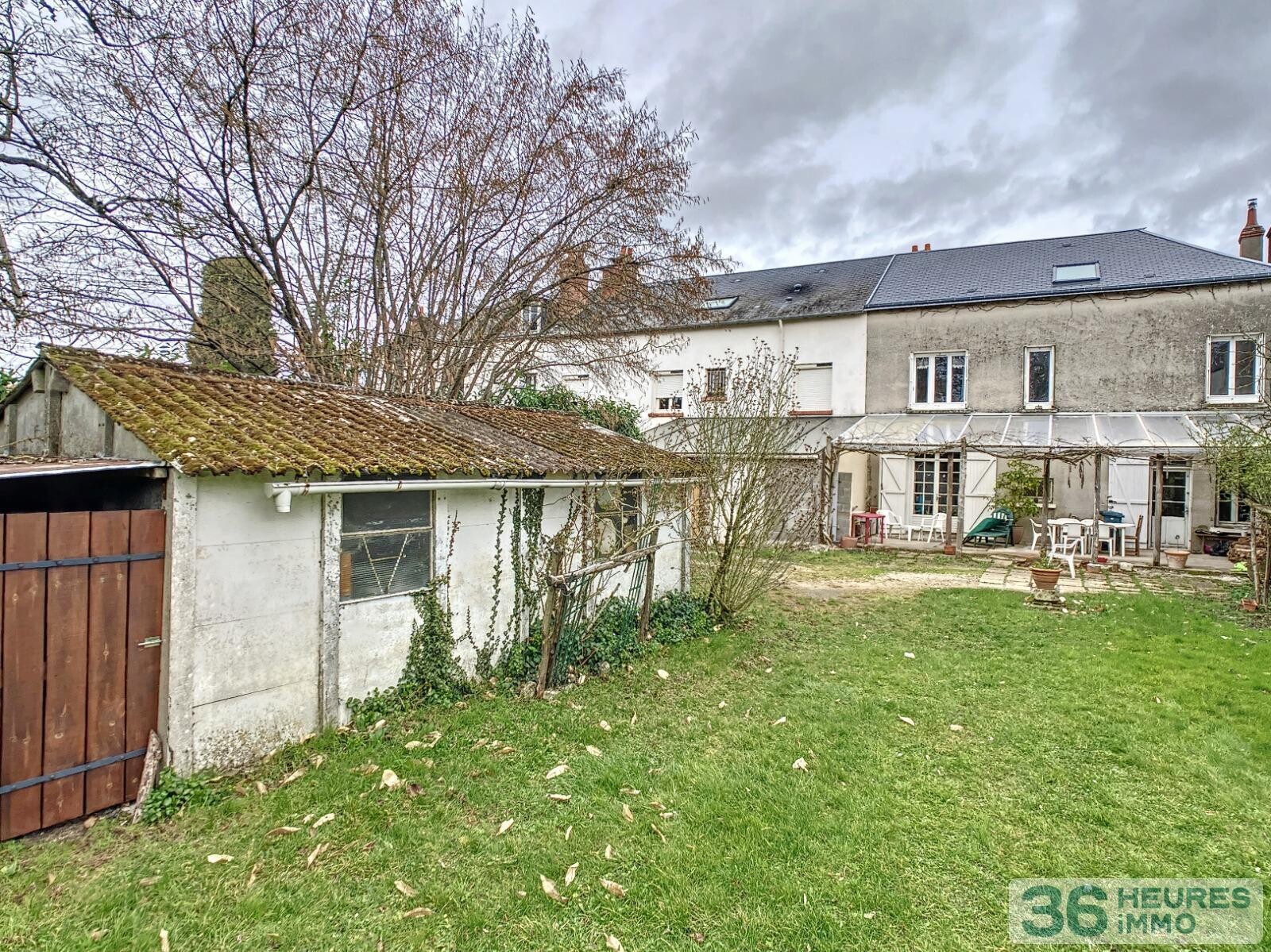 Charmante maison de ville avec grand jardin arboré à orléans