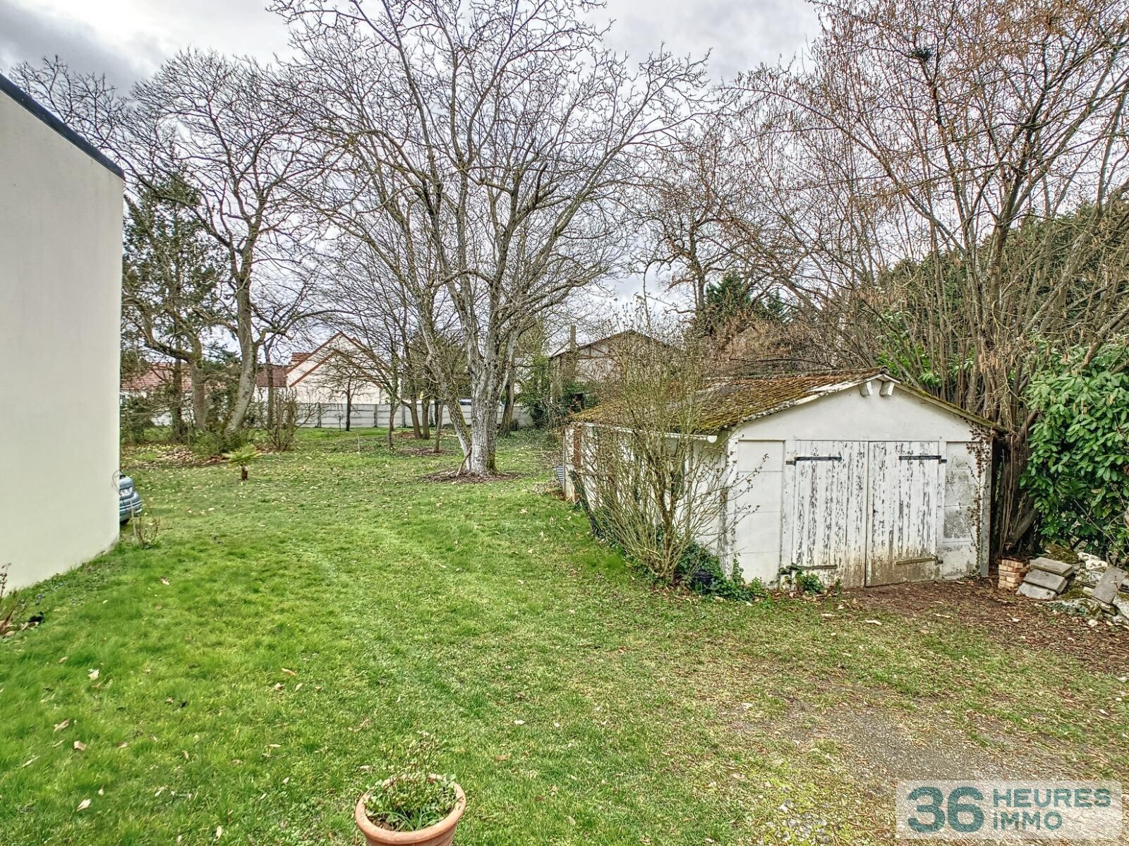 Charmante maison de ville avec grand jardin arboré à orléans