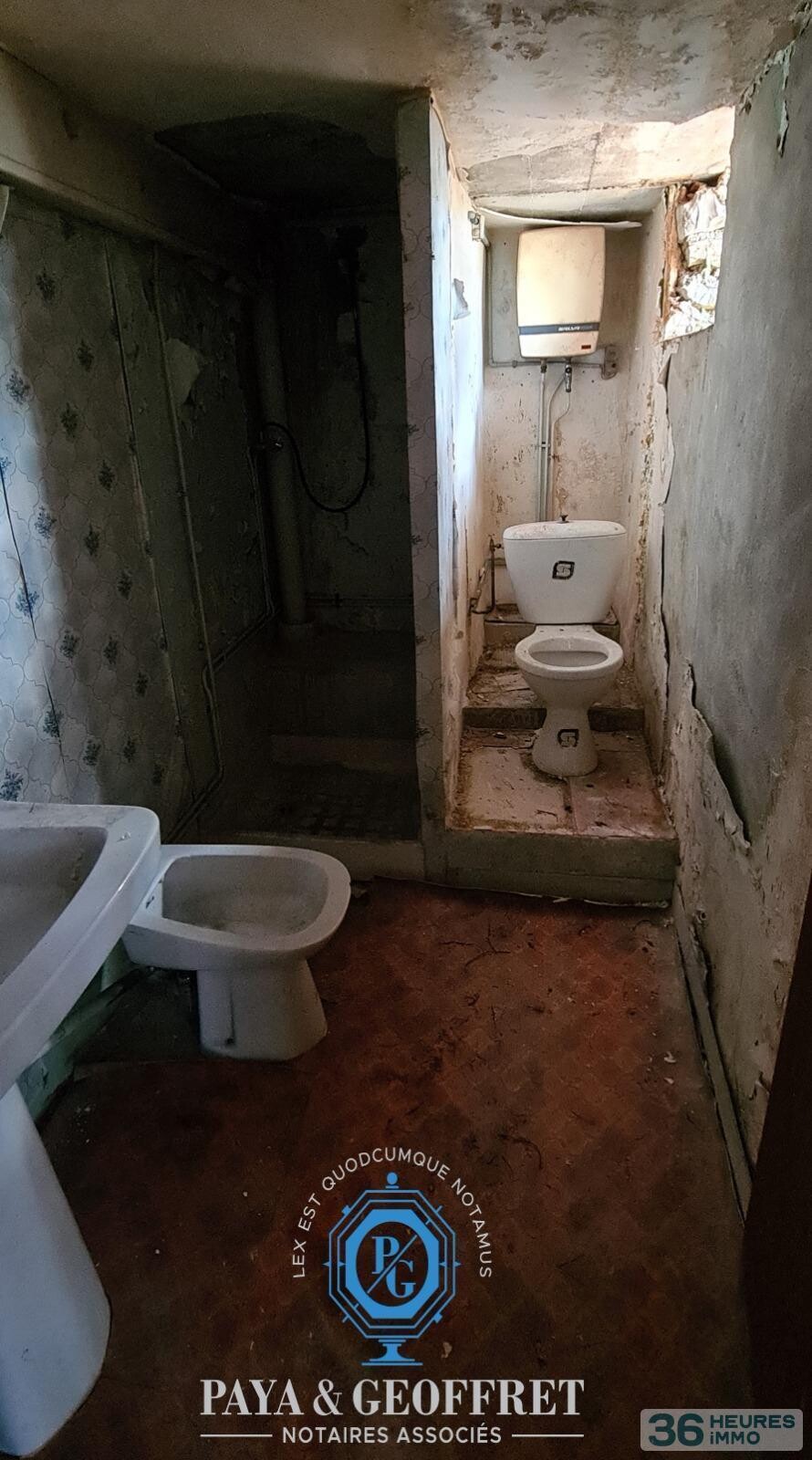 Villa à rénover de 106m² avec jardin LE REVEST