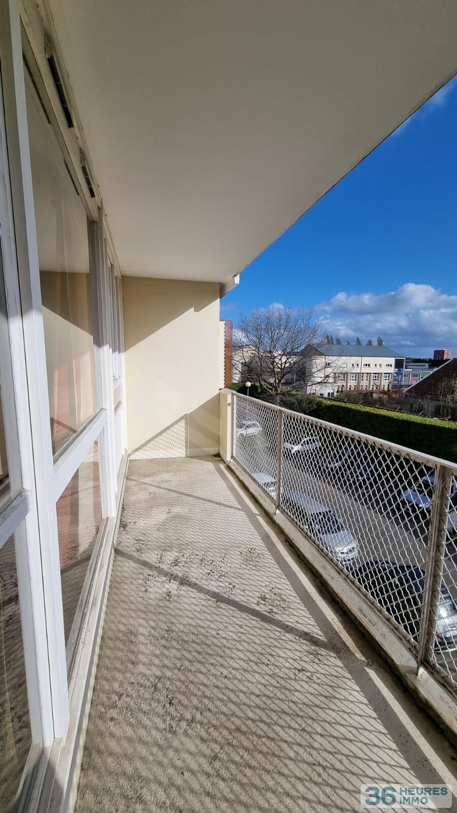 Studio avec balcon - cave et parking 