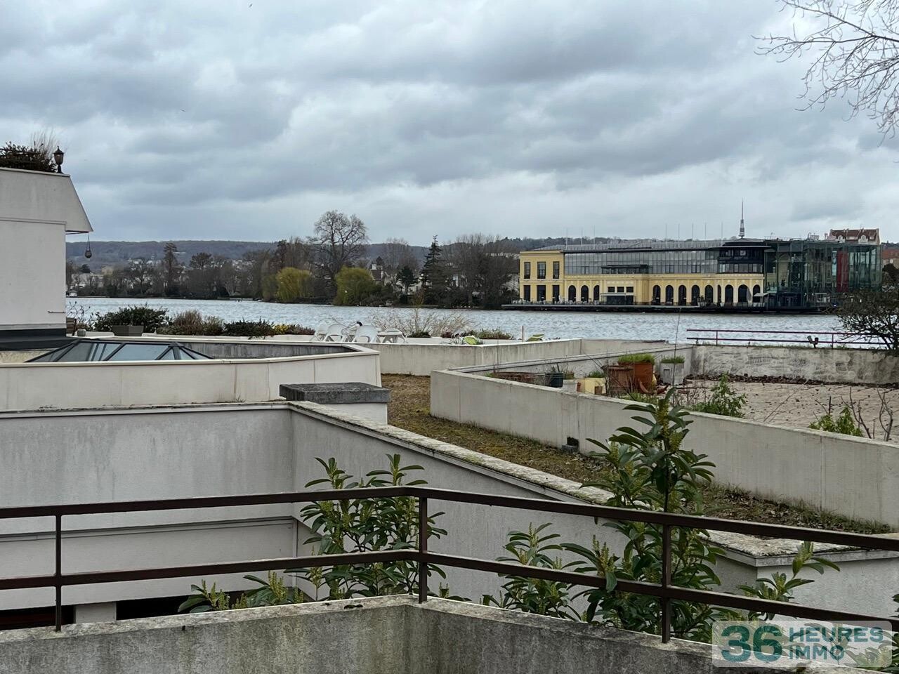 Apaprtement avec vue sur lac et terrasse