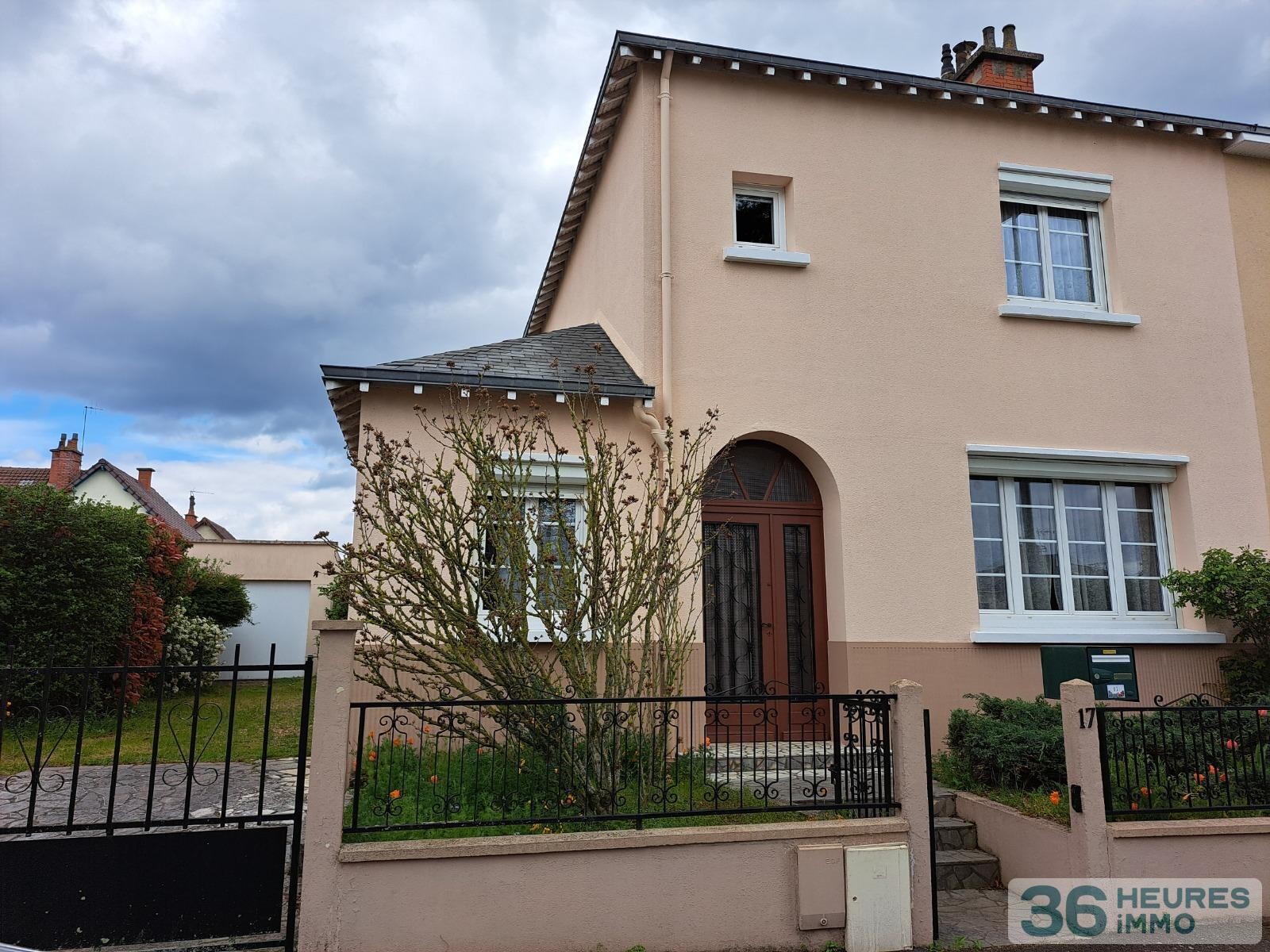 Cite des pins - maison avec garage et joli jardin