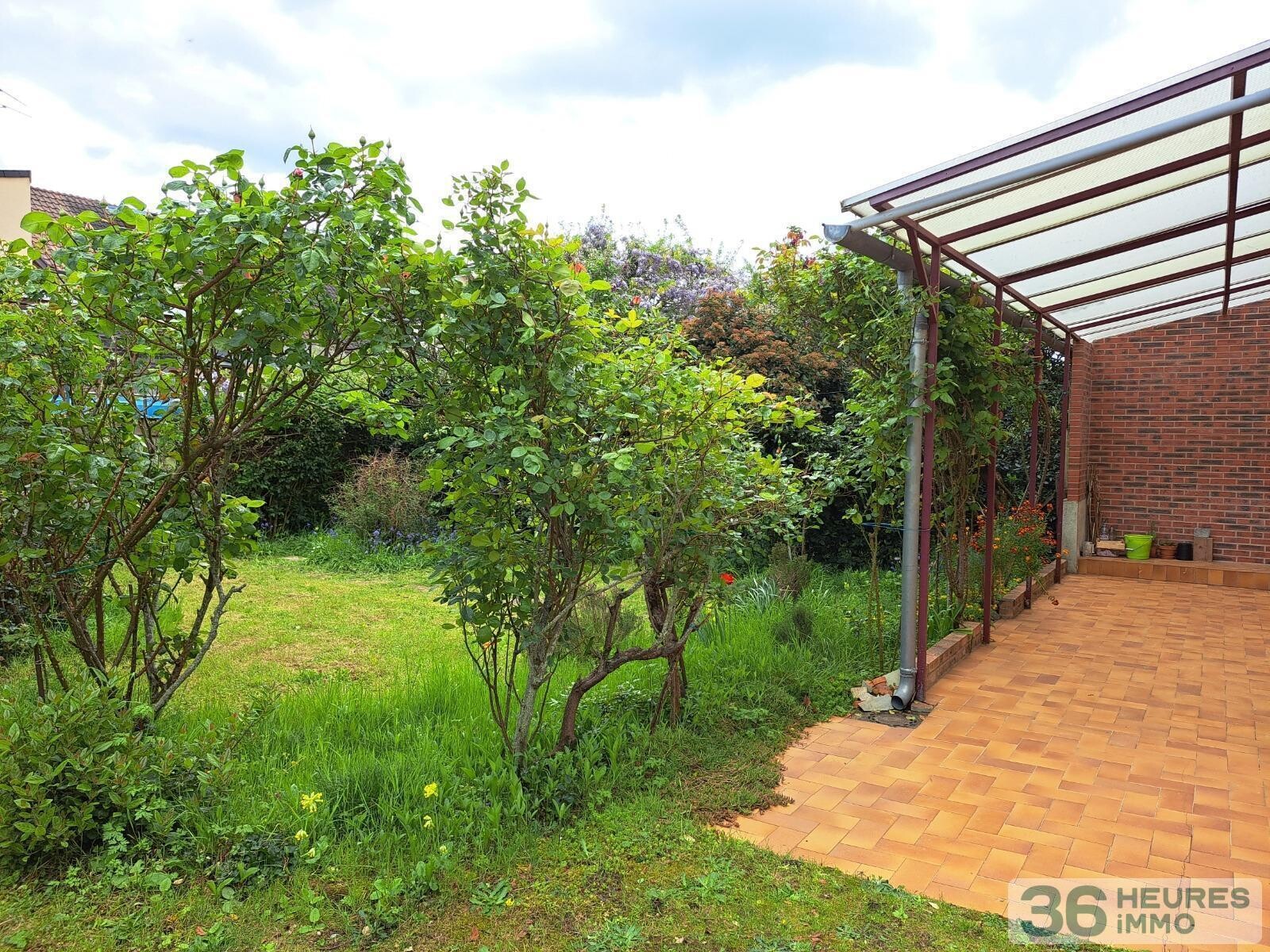 Cite des pins - maison avec garage et joli jardin