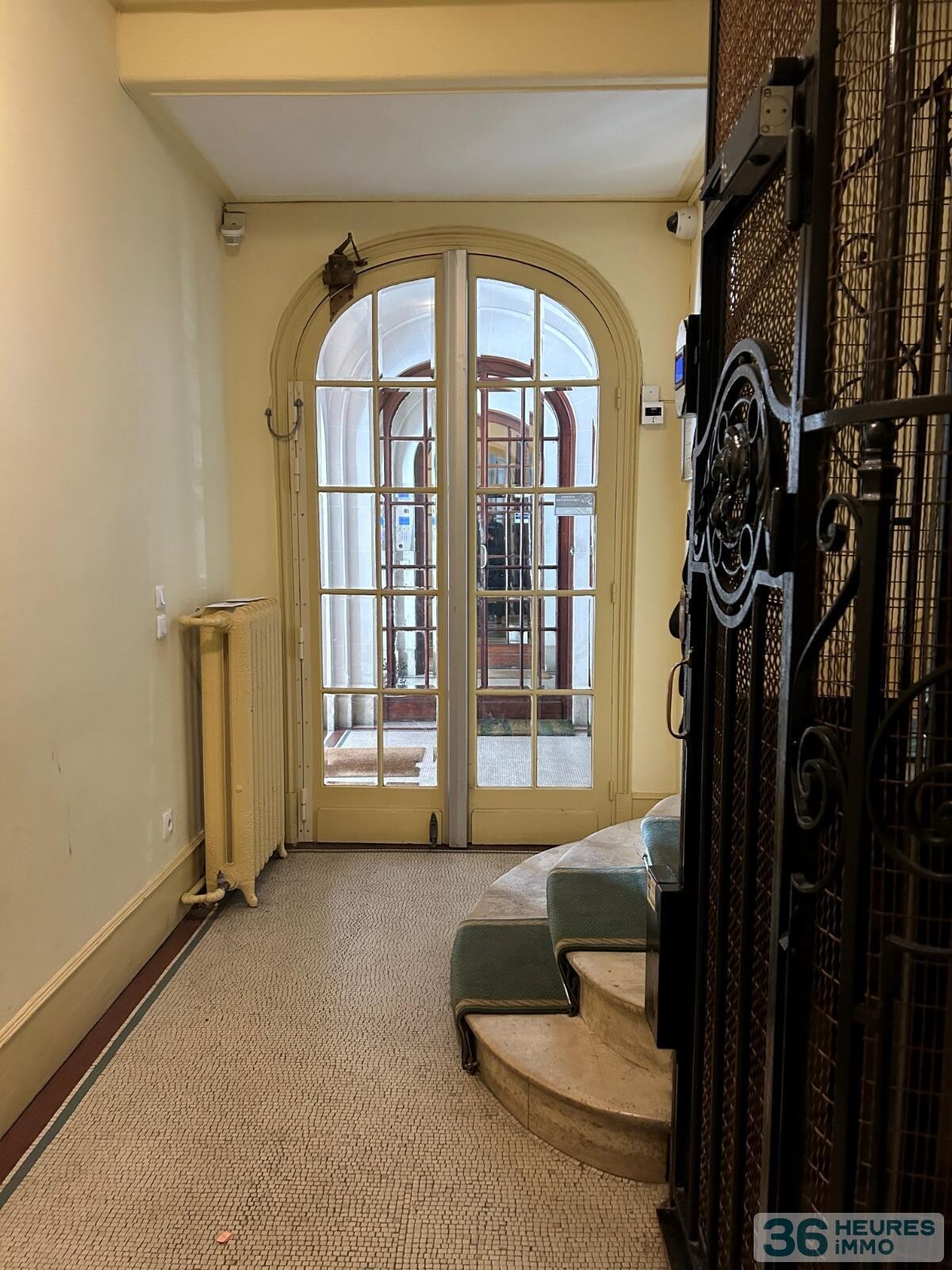 Paris 16ème - passy - studio de 18.60 m² en rez de chaussée -possibilité professions libérales - a rénover