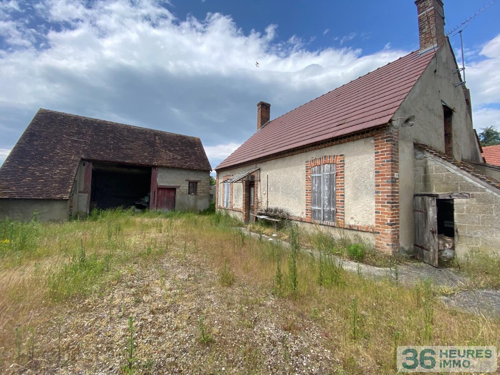 Ferme a renover et vaste terrain (en partie constructible)