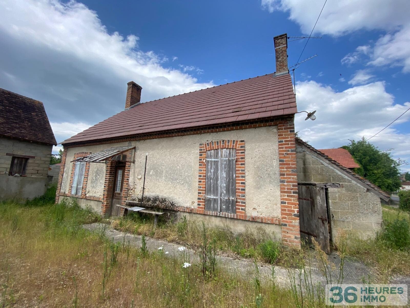 Ferme a renover et vaste terrain (en partie constructible)