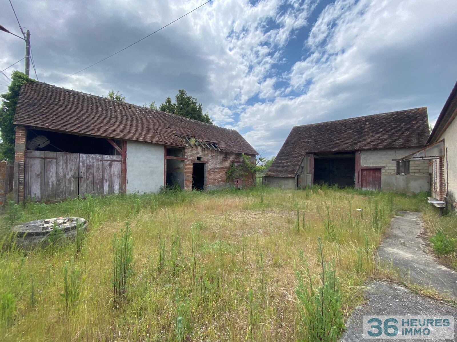 Ferme a renover et vaste terrain (en partie constructible)