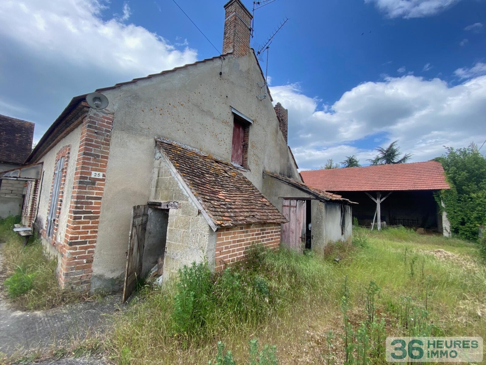 Ferme a renover et vaste terrain (en partie constructible)
