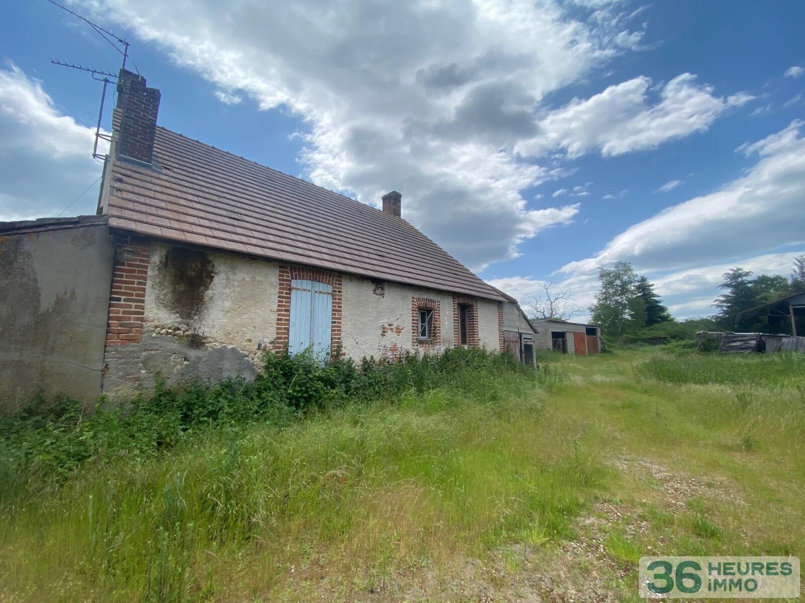 Ferme a renover et vaste terrain (en partie constructible)