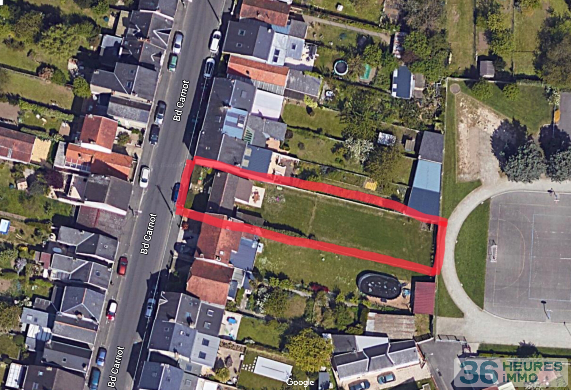 Terrain a bâtir avec petite maison