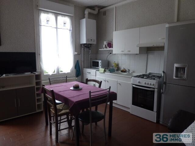 Terrain a bâtir avec petite maison