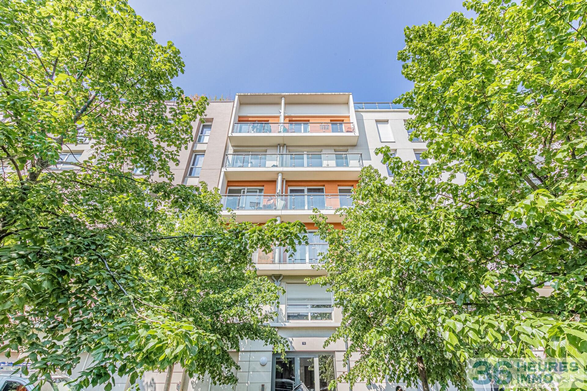 Trois pieces 65 m2 balcon ascenseur parking cave