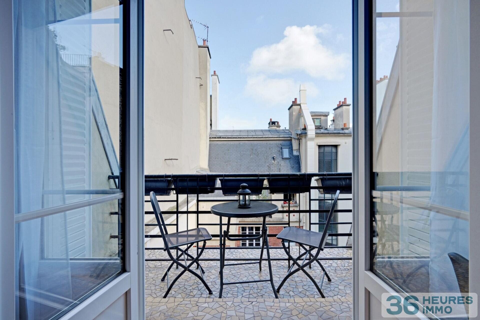 2 piÈces 32 m² deux pieces dernier etage ascenseur balcon - bourse paris 2 eme - rue saint marc