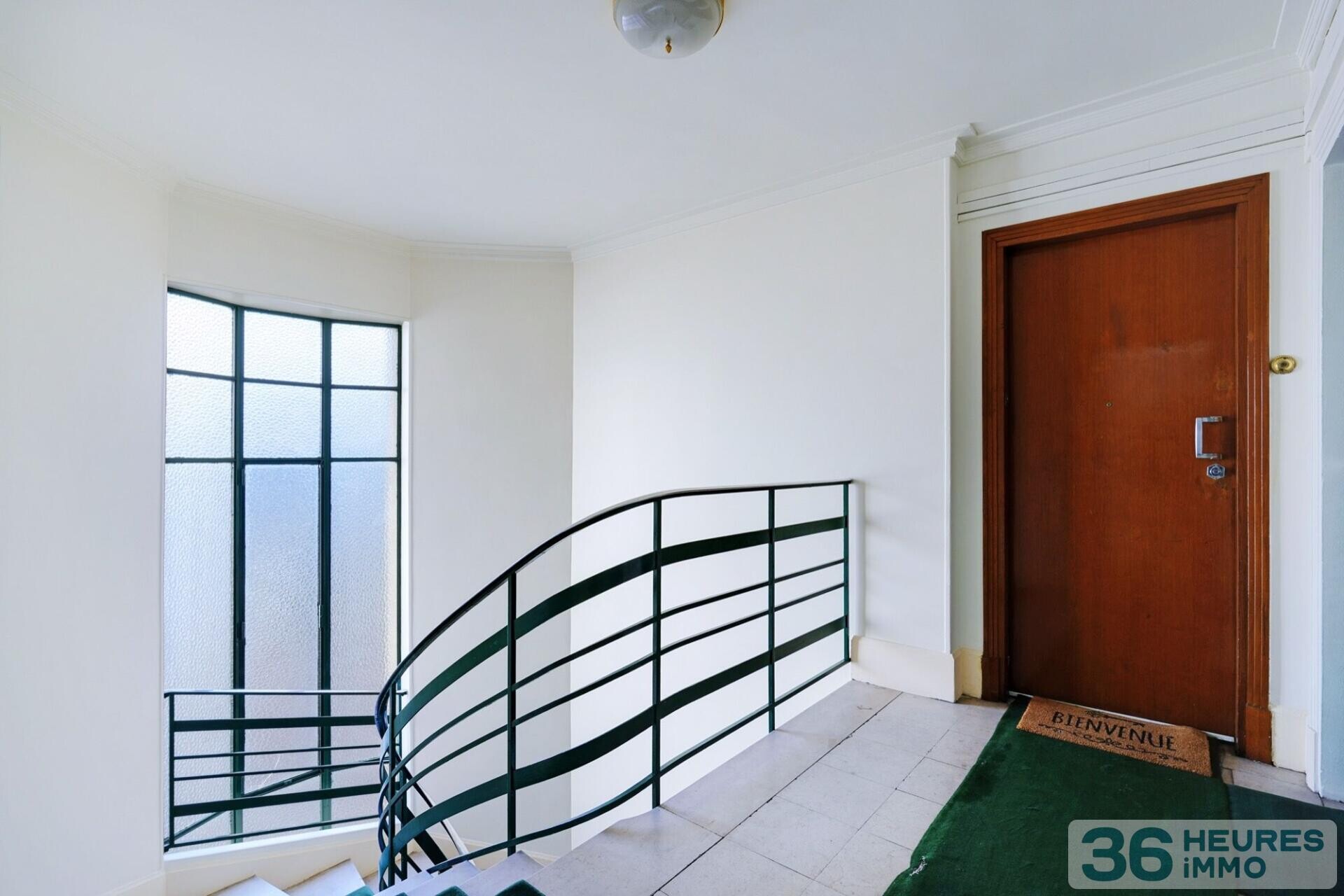 2 piÈces 32 m² deux pieces dernier etage ascenseur balcon - bourse paris 2 eme - rue saint marc