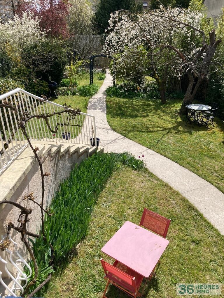 Prestations de qualite, 213m2 au sol, grand jardin, garage